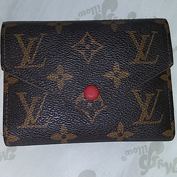 victorine wallet inside